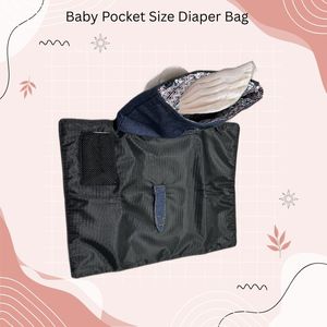 Sac à couches de poche pour bébé noir pliable, matelas à langer portable en nylon et denim avec fermeture éclair et rivets, sangle épaule/bandoulière, 0,2 kg - Product Image 3