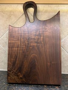Planche à découper en bois massif de qualité professionnelle avec coins arrondis et trou de suspension |   Planche à découper robuste pour la cuisine - Product Image 6