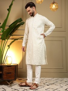 ชุดคุรตะผ้าฝ้ายคัดสรรคุณภาพสูง Vantara Men พร้อมงานปักลายดั้งเดิมและงานกระจกตกแต่ง และกางเกงชูดิดาร์ผ้าฝ้ายผสมสำหรับงานเทศกาล - Product Image 5