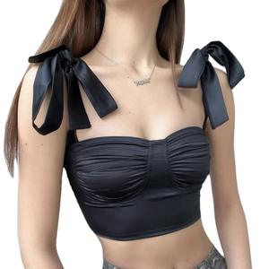 Nouveautés d'été pour femmes : Crop top rouge plissé respirant 100% polyester, style vintage avec nœud en dentelle, col licou, coupe ajustée, court et mignon - Product Image 1