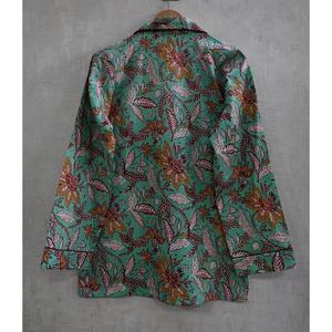 Conjunto de Pijama de Algodón con Estampado Floral Hecho a Mano para Mujer, Cómodo Conjunto para Descansar y Dormir - Product Image 4