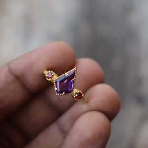 Anillo de Compromiso Kite Amethyst, Plata de Ley 925, Chapado en Oro de 14k, Anillo Solitario, Certificado IGI, Estilo Art Deco Minimalista, Aniversario - Product Image 3