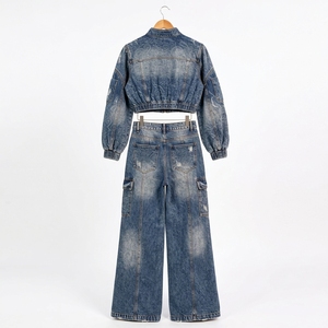 Conjunto de Dos Piezas de Mezclilla Azul Lavado para Mujer, Chaqueta Corta con Cierre, Jeans de Pierna Ancha, Cinturón, Fabricante de Ropa al por Mayor, OEM, ODM Personalizado - Product Image 5