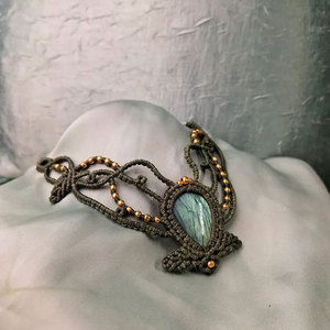 Collier ras du cou en macramé fait main avec pendentif goutte en labradorite, cordon vert réglable, bijoux en pierre naturelle, cadeau bouddhiste - Product Image 3