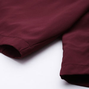 Pantalones Cortos Deportivos Color Granate con Logotipo Personalizado – Pantalones Deportivos Transpirables de Poliéster Premium para Fitness, Tenis y Uso Casual - Product Image 6