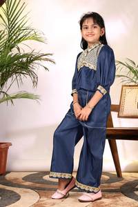 Elegante Top con Lentejuelas y Motivos Étnicos con Pantalones Palazzo de Diseñador para Niñas – Conjunto de Manga 3/4 - Product Image 2