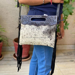 Sac à frange noir de style occidental Sac à main en cuir usiné Sac à bandoulière élégant en cuir pour femmes - Product Image 4