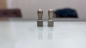 Sellos de metal personalizables de alta calidad para uso personal y comercial con diseños grabados - Product Image 5