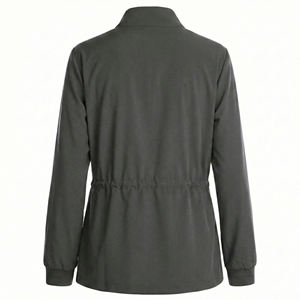 Vente en gros sur commande personnalisée : Blousons d'infirmière à logo, avec poignets côtelés et col montant, uniformes d'hôpital modernes, ensembles de blouses médicales et blousons de travail. - Product Image 3