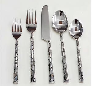 Ensemble de couverts modernes en acier inoxydable avec design de manche martelé, finition polie miroir, compatible lave-vaisselle, idéal pour la maison et les restaurants - Product Image 1