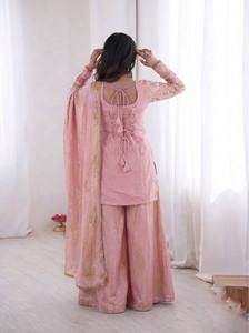 Ensemble Kurta et pantalon en soie rose avec dupatta, coupe ample, longueur au sol, tenue traditionnelle indienne et pakistanaise pour mariage, pour femme - Product Image 6