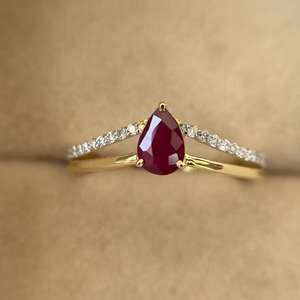 Bague délicate en rubis taille poire, argent sterling 925 plaqué or 14 carats, style Art Déco vintage, pour fiançailles et mariage - Product Image 1