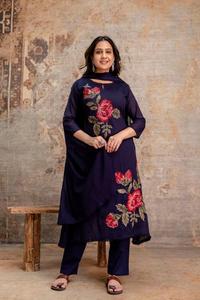 Ensemble Kurti pour femmes Twin Feet en coton Mul de qualité supérieure, brodé au point de croix, avec pantalon et dupatta - Product Image 4