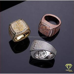 Bague Carrée Premium en Argent Sterling 925 avec Diamant Moissanite, Bordure en Pierres Baguette et Design Face Givrée - Product Image 4