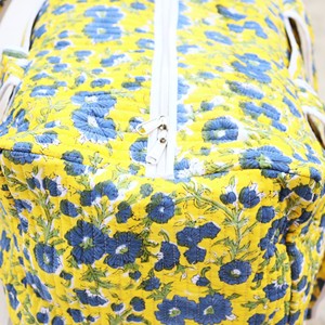 กระเป๋าเดินทางแบบมีซิปขนาดใหญ่ลายดอกไม้สีเหลืองน้ำเงิน  วัสดุผ้า - Product Image 2