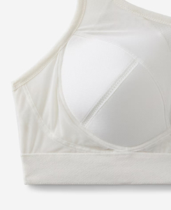 Soutien-gorge de yoga sans couture en maille haute performance pour femme, maintien élevé, couleur ivoire unie, logo personnalisé sur le devant, bretelles spaghetti, décolleté en V profond - Product Image 4
