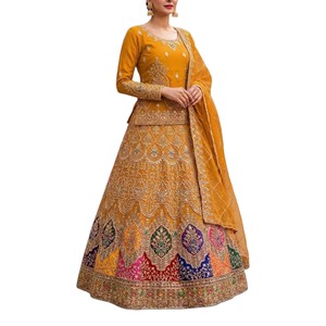 Robe de soirée élégante en organza brodée couleur moutarde, coupe trapèze, avec motif géométrique fait main, manches longues, longueur ras du sol - Product Image 3