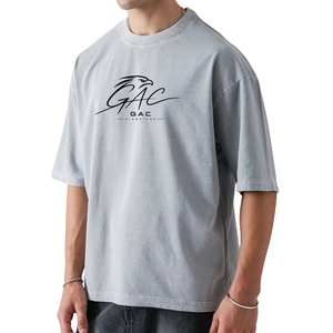 Camiseta de hombre oversize con hombros caídos, cuello redondo, manga corta, efecto lavado, ajuste holgado, estilo casual urbano. Proveedor mayorista de ropa. - Product Image 1