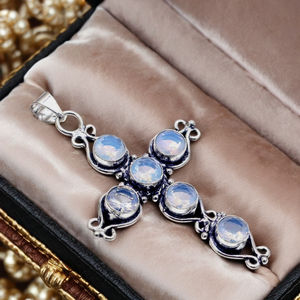 Colgante de Cruz de opalita lechosa brillante hecho a mano, joyería religiosa espiritual de plata Vintage, piedras preciosas antiguas para hombres y mujeres - Product Image 1