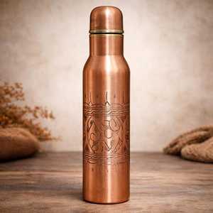 Recién Llegada: Botella de Agua de Cobre Puro Hecha a Mano y Personalizada con Detalles Grabados Tradicionales - Nombre Grabado con Láser Personalizado - Product Image 1
