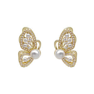 Boucles d'oreilles romantiques unisexes AMBER JEWELS en or massif 14 carats avec perles et accents de diamants de laboratoire, style vintage, certifiées IGI, bijoux de mariage - Product Image 1