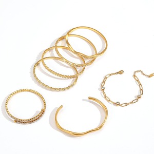 Bracelets en moissanite de qualité supérieure pour femmes, au design élégant, pour mariage ou soirée, disponibles à la vente - Product Image 2