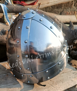 Casque Viking Médiéval en Acier Doux Poli Plaqué Argent Fait Main avec Mentonnière en Cuir pour Cosplay et Mode Historique - Product Image 4