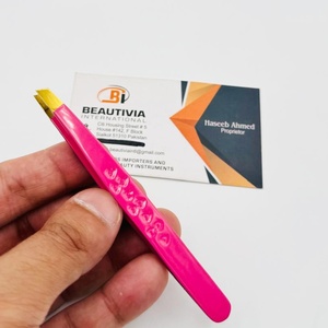 Pinzas para Cejas de Acero Inoxidable de Lujo, Color Rosa Intenso, Punta Inclinada, Ecológicas, Duraderas, con Diseño de Corazón y Logotipo Personalizado, Venta al Por Mayor - Product Image 3