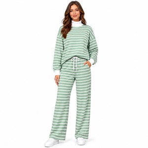 Ensemble deux pièces pour femmes : Sweat-shirt rayé élégant à col montant et pantalon ample à jambes larges avec cordon de serrage, confortable - Product Image 5