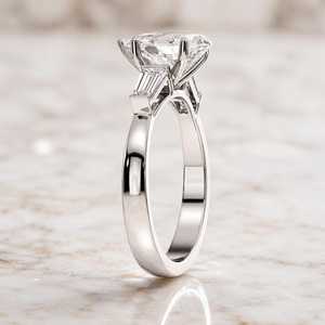 Anillo Moderno de Plata de Ley 925 con Moissanita VVS1 de 2CT Corte Pera, Joyería de Regalo Sorpresa de Aniversario para Pareja, Venta al por Mayor - Product Image 3