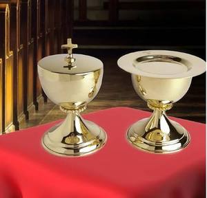 Cáliz Religioso de Latón Chapado en Oro de Alto Brillo con Patena y Ciborio, Juego de Vajilla para Iglesia Católica y Bodas - Product Image 1