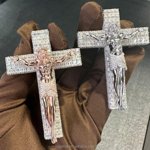 Colgantes Personalizados de Jesús en la Cruz, 2 Tonos, Corte Baguette, Moissanita, Plata, Colgante de Cruz, Colgante de Jesús, Joyería Religiosa - Product Image 6