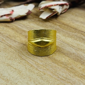 Anillos Anchos Exclusivos de Moda, Joyería Boho de Latón para Mujer, Chapado en Oro de 18k, Texturizado, Geométrico, Venta al por Mayor/OEM/ODM - Product Image 4