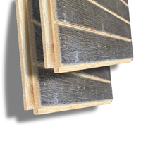 Parquet en chêne européen à grain droit, stratifié deux couches, longueurs aléatoires décalées, système de pose clipsable, avec plinthe assortie