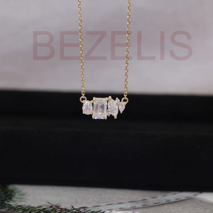 Collar de oro amarillo fino con corte esmeralda y racimo central, con diamante cultivado sintético, diseñado para regalo de aniversario - Product Image 4