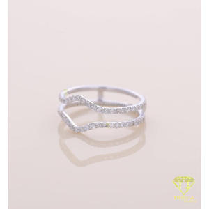 Bague de mariage en diamant de laboratoire en forme de V, bague empilable incurvée pavée, bague de mariée en or blanc pour femme - Product Image 3