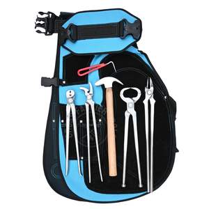 Kit de soin des sabots durable pour fermeurs, comprenant un outil de ramassage de sabots, un outil de forgeage pour fermeurs, un clincher, un marteau de forgeron, un extracteur de sabots et un tablier - Product Image 1