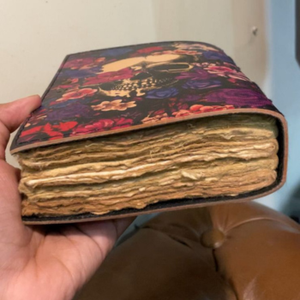 Carnet de notes artisanal en cuir vintage, couverture rigide, motif crâne gothique, grimoire, carnet de croquis, bords festonnés anciens, 100 feuilles de coton - Product Image 2