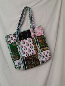 Sac fourre-tout bohème en coton patchwork avec broderie florale, ouverture supérieure, idéal pour le shopping toutes saisons - Product Image 2