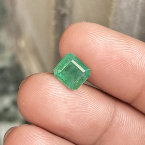 Esmeralda Zambiana Natural de 3 Quilates, Corte Escalonado, Verde Intenso, Gema Suelta para Joyería Fina de Primera Calidad - Product Image 2