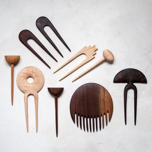 Peignes et brosses à cheveux en bois faits à la main, accessoires capillaires en bois naturel pour femmes, bâtonnets à chignon en forme de U - Product Image 1