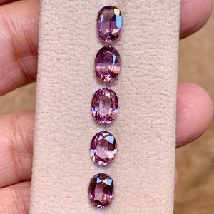 Spinelle naturelle d'Inde, taille ovale, couleur violette, certifiée par un tiers, idéale pour la création de bijoux fins et de créations de bijoux de créateurs - Product Image 1
