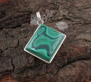 Collier en argent sterling 925 plaqué platine avec pendentif en zircon vert naturel vintage, motif organique, bijou de transformation - Product Image 1