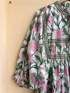 เดรสยาวพิมพ์ลายดอกไม้สไตล์โบฮีเมียนสำหรับผู้หญิงไซส์พลัส ชุดเดรสผ้าฝ้ายสำหรับฤดูร้อน พร้อมลายปักและพู่ห้อย สไตล์ลำลอง - Product Image 4