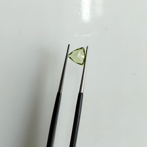 Péridot vert naturel 6 mm, taille triligne, qualité supérieure, pierre précieuse en vrac pour la fabrication de bijoux - Product Image 3