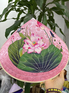Chapeau conique vietnamien en gros, chapeau de paille en feuille de palmier naturelle fait main, chapeau de soleil pour la plage, le jardin, l'agriculture et la décoration - Product Image 6