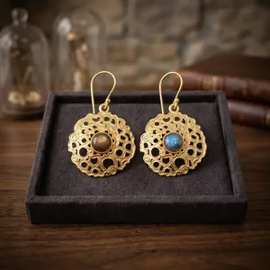 Pendientes de latón con piedra preciosa de labradorita natural, hechos a mano, estilo bohemio, venta al por mayor - Product Image 1