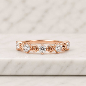 Bague de fiançailles moderne pour femme en or rose avec diamant taille brillant rond, style luxueux et design élégant - Product Image 1