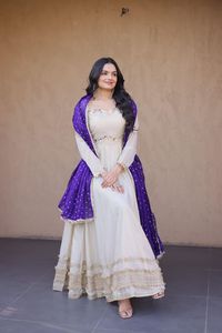 Dhwaja Export – Nouvelle tenue Anarkali moderne en soie pour femme, prête à porter, avec broderies et ornements miroir, idéale pour les mariages et toutes les saisons - Product Image 2