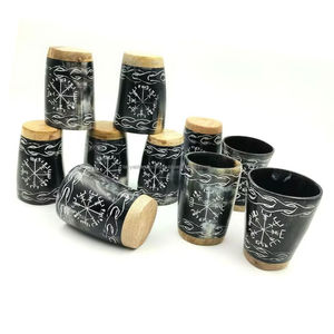 Cuerno de buey grabado blanco Vaso de beber negro Hecho a mano por Tayyab Handicraft DE LA India - Product Image 4